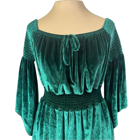 Romwe Green Velour Bell Sleeve Dress - Picture 2 of 6
